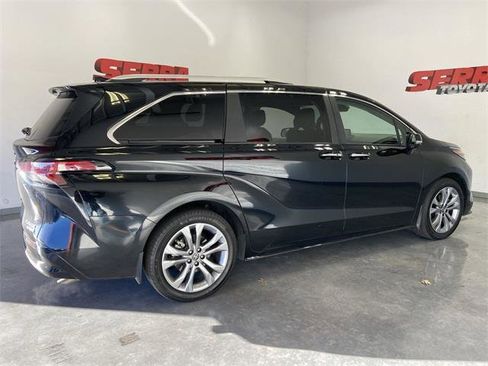 Certified 2024 Toyota Sienna Platinum image 18