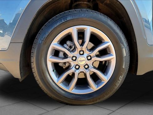 Used 2024 GMC Terrain SLT AWD/4WD image 12