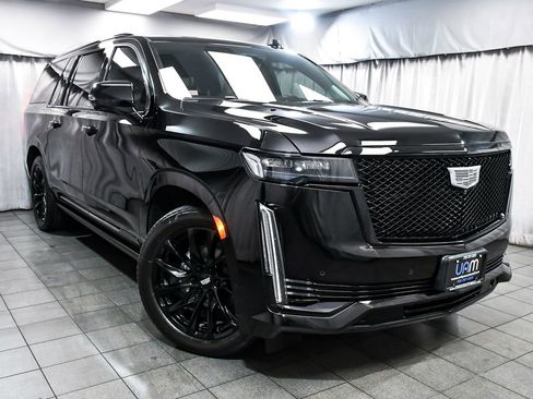 Used 2022 Cadillac Escalade ESV Sport w/ Touring Package AWD/4WD image 3