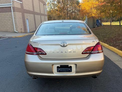 Used 2010 Toyota Avalon XLS image 4