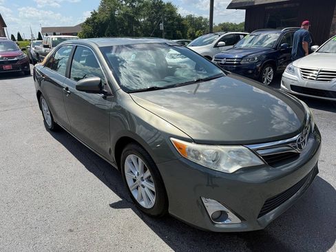 Used 2012 Toyota Camry XLE FWD image 2