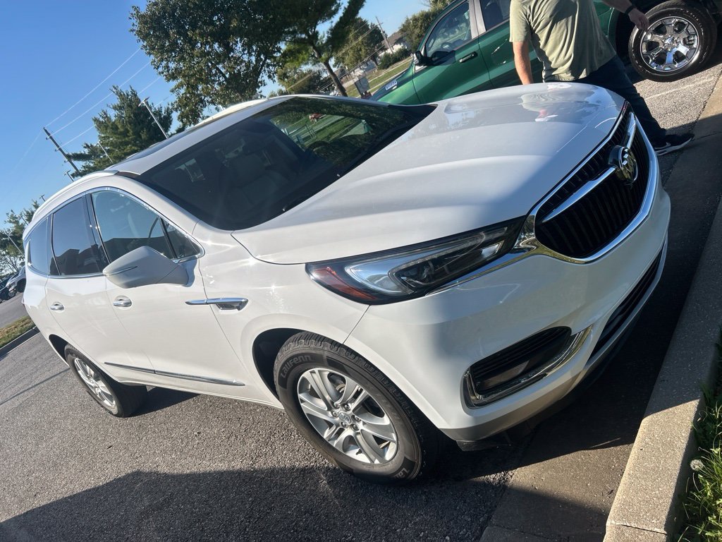 Used 2021 Buick Enclave Essence w/ Sound and Sites Package FWD image 2