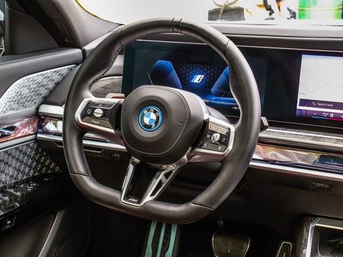 Used 2024 BMW i7 xDrive60 image 30