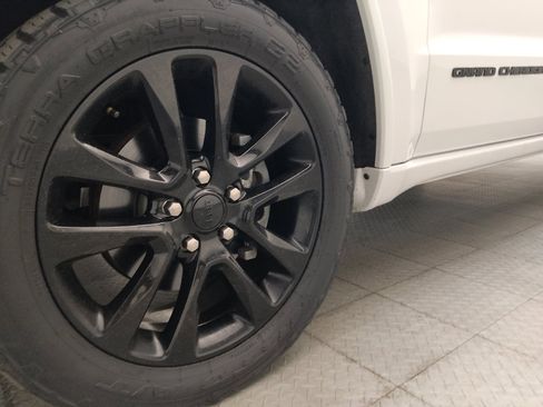 Used 2018 Jeep Grand Cherokee Altitude AWD/4WD image 31
