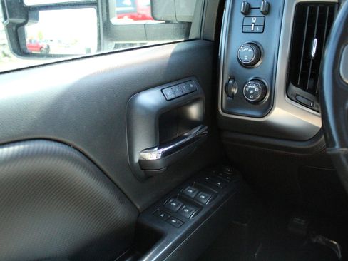 Used 2019 GMC Sierra 3500 SLT image 30