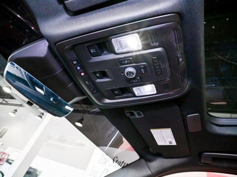 Used 2023 Cadillac Escalade ESV Premium Luxury AWD/4WD image 45
