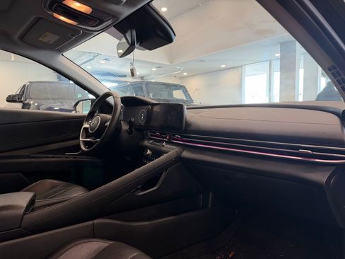 Used 2023 Hyundai Elantra Limited image 7