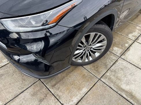 Used 2022 Toyota Highlander Platinum image 2