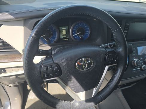 Used 2020 Toyota Sienna XLE image 8