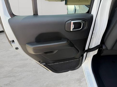 Used 2025 Jeep Wrangler Unlimited Sahara AWD/4WD image 10