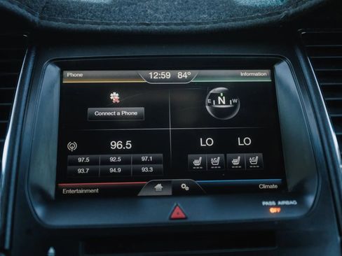 Used 2015 Ford Taurus SHO image 23