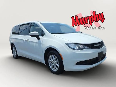 Used 2023 Chrysler Voyager LX FWD image 3
