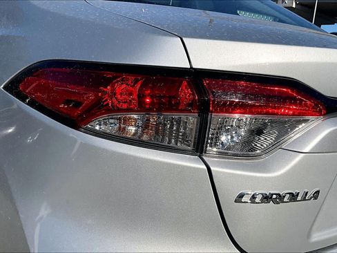 Used 2024 Toyota Corolla LE image 27