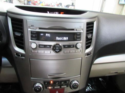 Used 2011 Subaru Outback 2.5i Premium AWD/4WD image 18