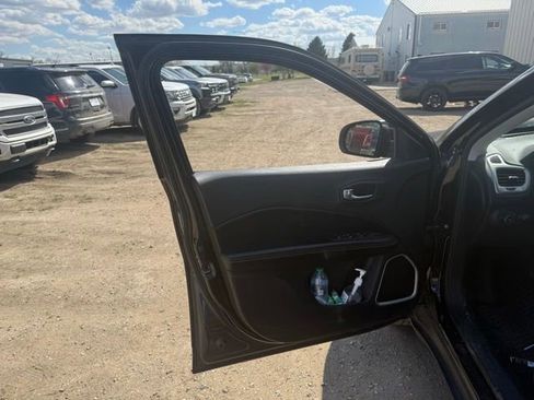 Used 2019 Jeep Compass Latitude w/ Popular Equipment Group AWD/4WD image 12