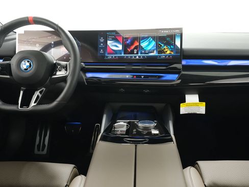 Used 2025 BMW i5 M60 w/ Premium Package AWD/4WD image 9
