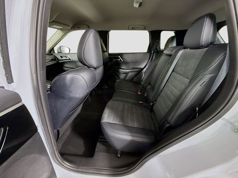 Used 2024 Mitsubishi Outlander SE image 25