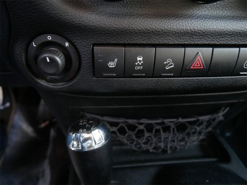 Used 2012 Jeep Wrangler Unlimited Sahara image 18