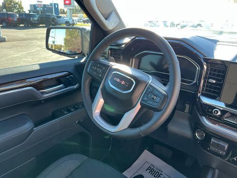 New 2025 GMC Sierra 1500 Elevation image 28