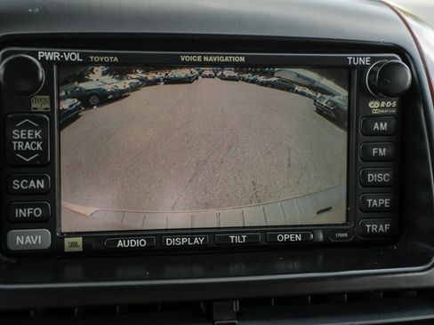 Used 2004 Toyota Sienna XLE FWD image 24
