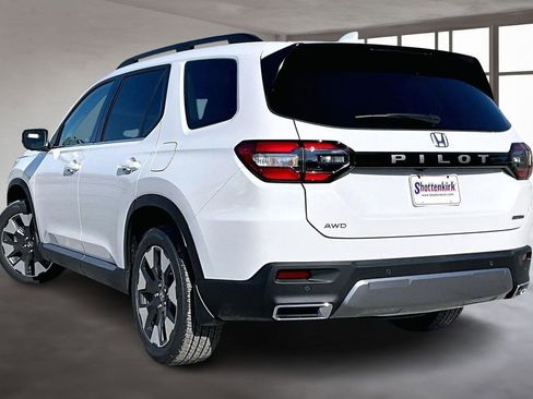 New 2026 Honda Pilot Touring image 3
