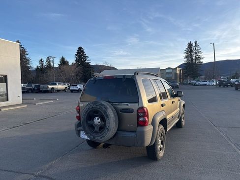 Used 2006 Jeep Liberty Sport image 2