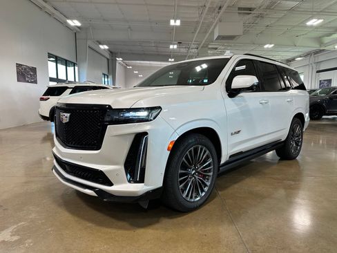 Used 2023 Cadillac Escalade V AWD/4WD image 3