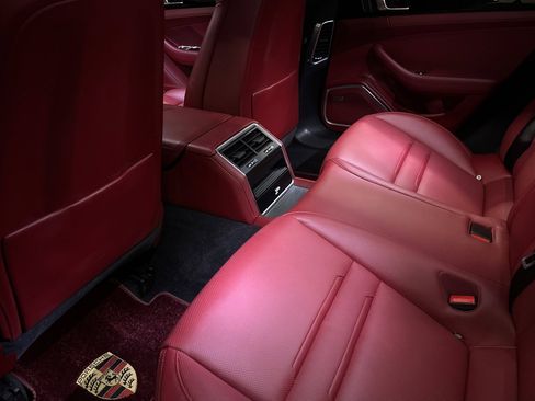 Used 2023 Porsche Panamera image 11