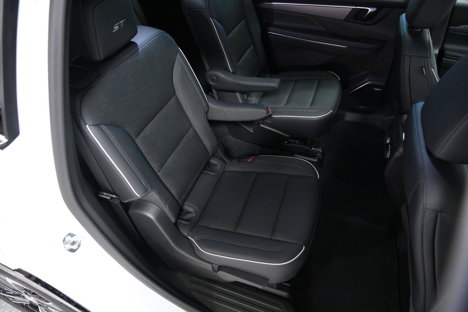 Used 2025 Buick Enclave Sport Touring AWD/4WD image 20