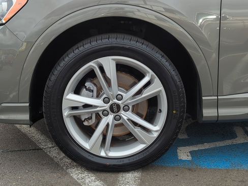 Used 2022 Audi Q3 2.0T Premium w/ Convenience Package image 38