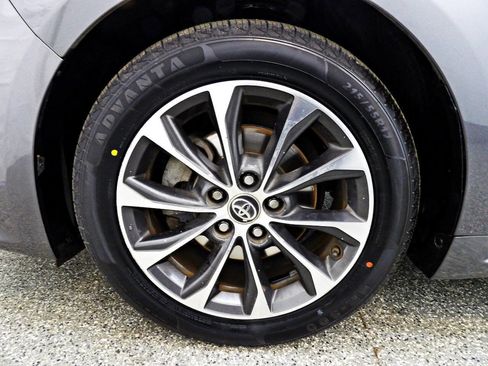 Used 2016 Toyota Avalon XLE image 18