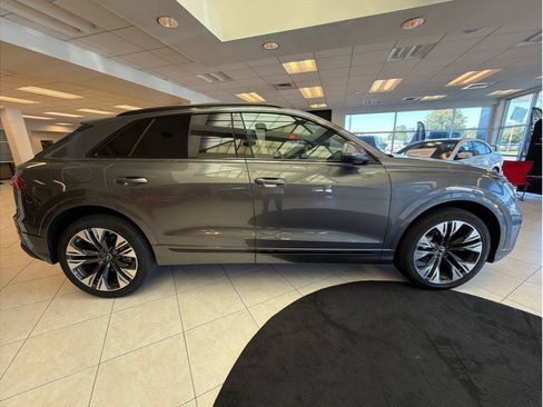 Used 2025 Audi Q8 Premium AWD/4WD image 4