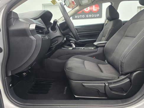 Used 2024 Nissan Altima 2.5 S FWD image 10