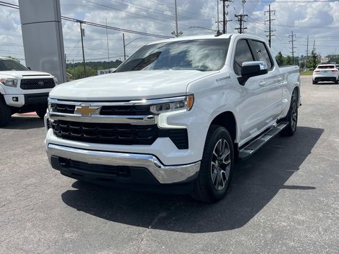 Used 2022 Chevrolet Silverado 1500 LT AWD/4WD image 3