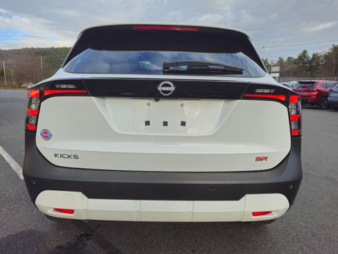 New 2025 Nissan Kicks SR image 6