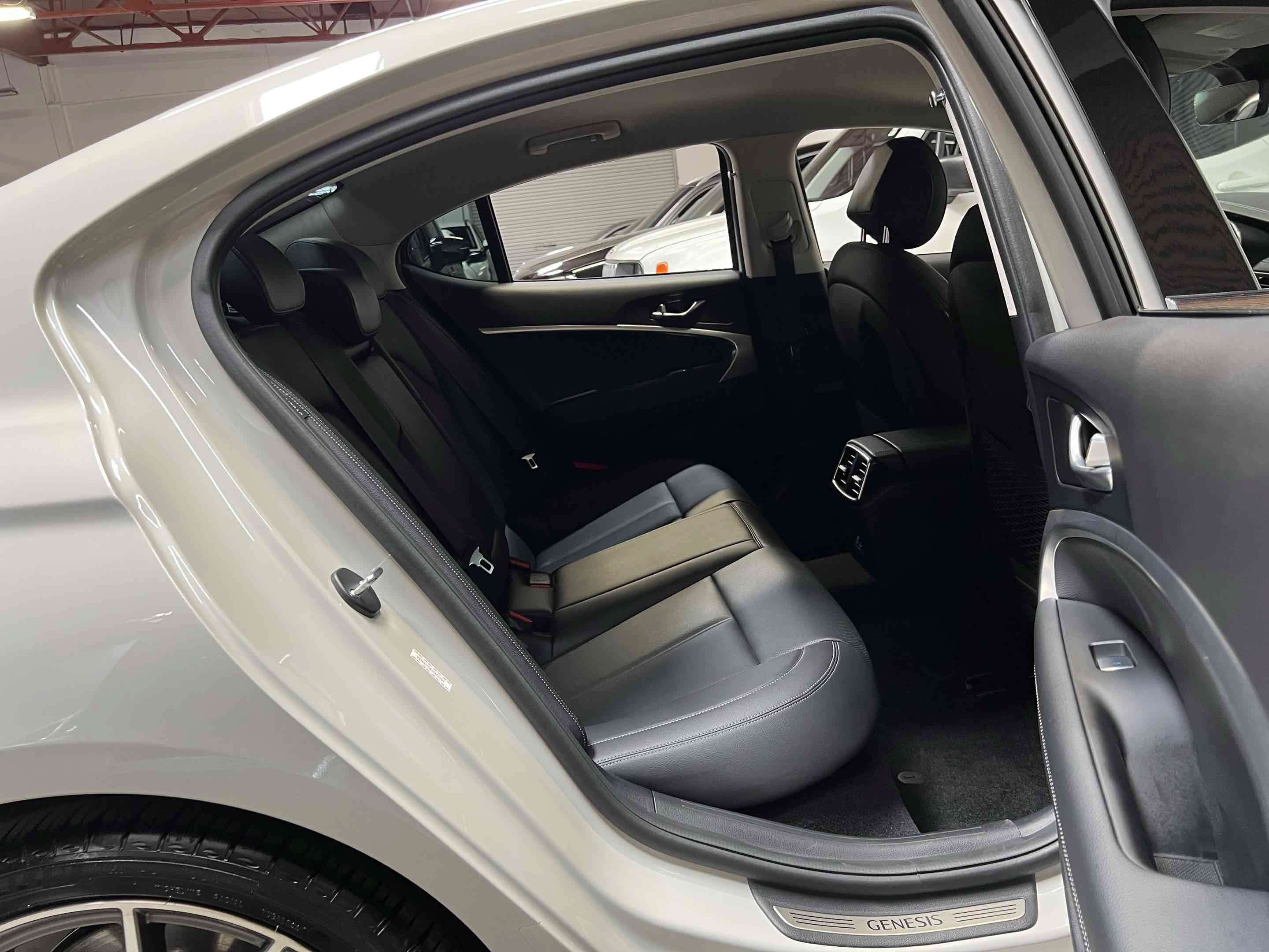 Used 2025 Genesis G70 2.5T RWD image 34