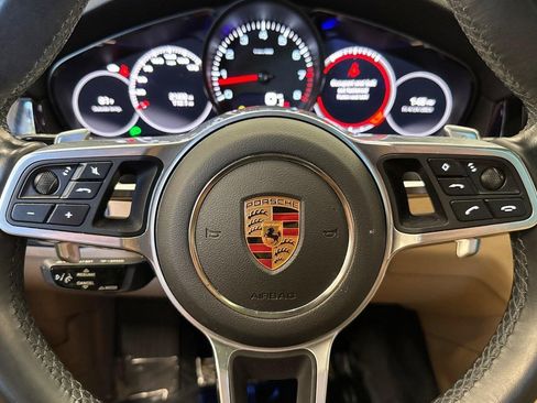 Used 2022 Porsche Cayenne AWD/4WD image 16