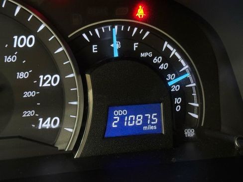 Used 2012 Toyota Camry LE FWD image 13