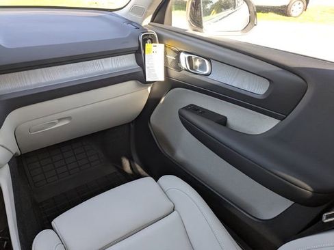 New 2026 Volvo XC40 B5 Ultra AWD/4WD image 17