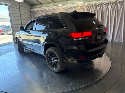 Used 2020 Jeep Grand Cherokee Altitude AWD/4WD image 7