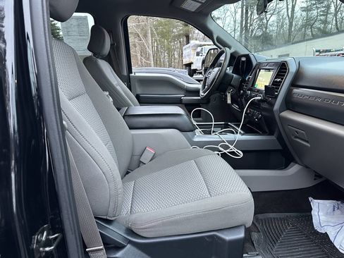 Used 2017 Ford F250 XLT w/ XLT Premium Package image 6