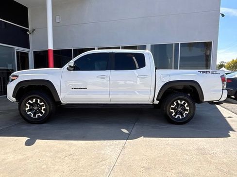 Used 2022 Toyota Tacoma TRD Off-Road w/ Technology Package RWD image 9