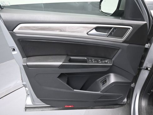 Used 2020 Volkswagen Atlas Cross Sport SE image 13