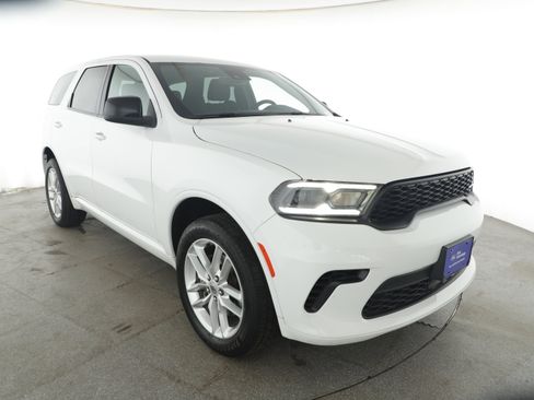 Used 2023 Dodge Durango GT image 3