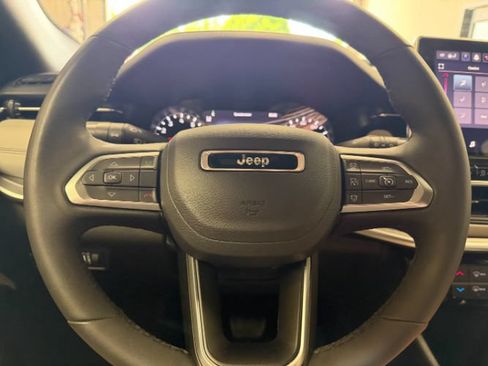 Used 2025 Jeep Compass Limited AWD/4WD image 21