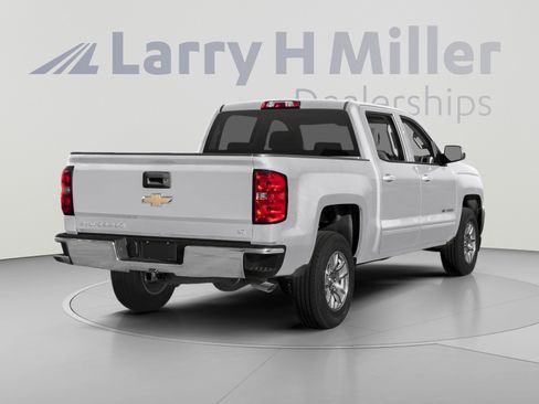 Used 2018 Chevrolet Silverado 1500 LT w/ LT Eassist Package AWD/4WD image 2
