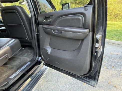 Used 2011 GMC Sierra 2500 Denali w/ Suspension Package, Off-Road image 31