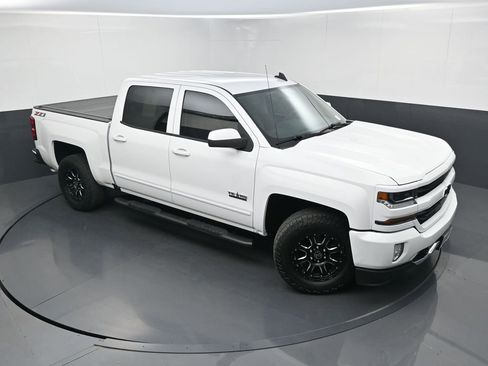 Used 2018 Chevrolet Silverado 1500 LT w/ Texas Edition image 28