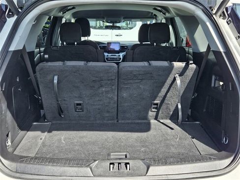 Used 2023 Ford Explorer XLT image 11
