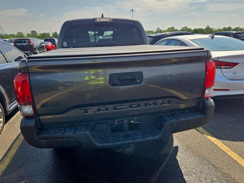 Used 2019 Toyota Tacoma SR5 AWD/4WD image 2